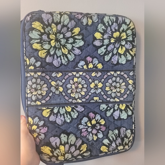 Vera Bradley Other - Vera bradley laptop case